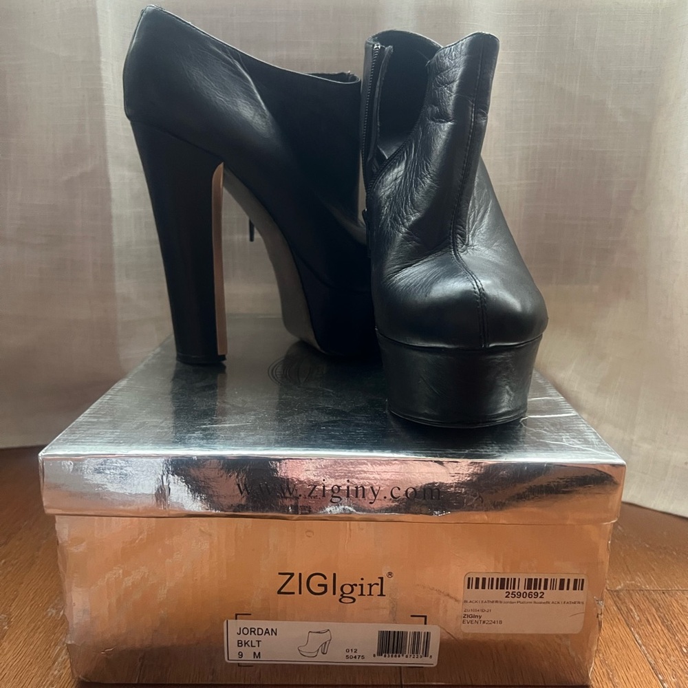 Zigi girl black booties